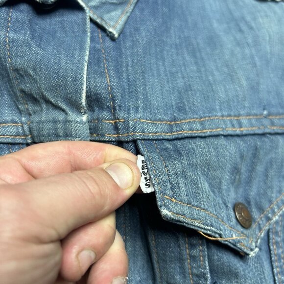 Vintage 70s Levi’s for gals denim trucker jacket big E distressed women S/M - Picture 8 of 16